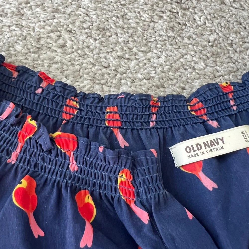 Old Navy Navy Blue Blouse with Red Birds, 3/4 Puff Sleeve, Curve Hem Lightweight